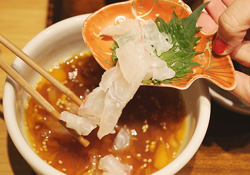 Dip sliced raw red snapper, seaweed, and seasoning into raw egg with dashi soy sauce.